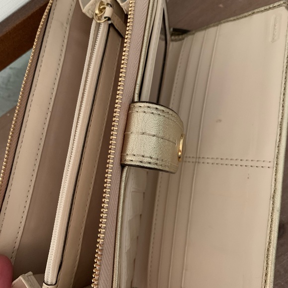 Coach Wallet - Picture 4 of 4